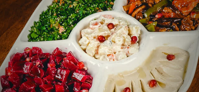 طبق مقبلات مشكّلة